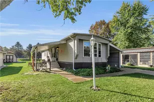 131 Hickory Cir, Elyria, OH 44035 - Photo 3