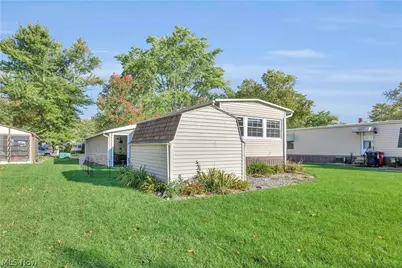 131 Hickory Circle, Elyria, OH 44035 - Photo 9