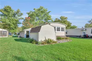 131 Hickory Cir, Elyria, OH 44035 - Photo 9