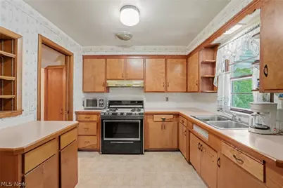 17829 Dillewood Road, Loveland, OH 44119 - Photo 7