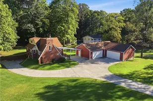 1687 Mt Pleasant St NE, Canton, OH 44721 - Photo 3