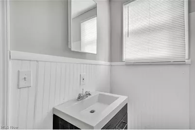 9610 Edmunds Avenue, Loveland, OH 44106 - Photo 33