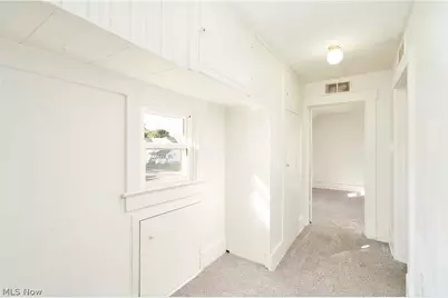 305 4th Street NW, Barberton, OH 44203 - Photo 13