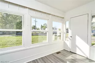 305 4th St NW, Barberton, OH 44203 - Photo 3