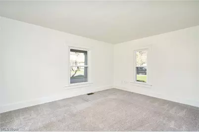 305 4th Street NW, Barberton, OH 44203 - Photo 5