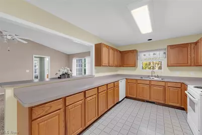 504 Heather Woods Drive, Elyria, OH 44035 - Photo 9