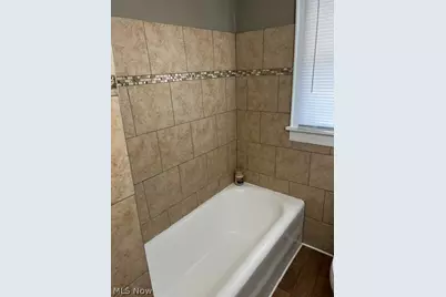 565 Eva Avenue, Akron, OH 44301 - Photo 19