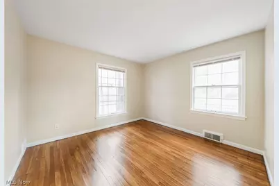 19208 Chagrin, Huber Heights, OH 44122 - Photo 5