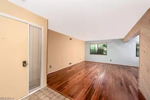 879 Hampton Ridge Dr, Akron, OH 44313 - Photo 7