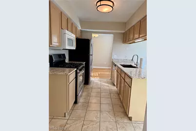 7550 Chandler Court #40, Sagamore Hills, OH 44067 - Photo 9