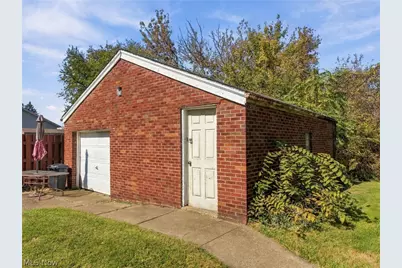 2459 Georgetown Road NE, Canton, OH 44704 - Photo 31