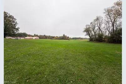 220,210 Kent Avenue NE, Hartville, OH 44632 - Photo 15