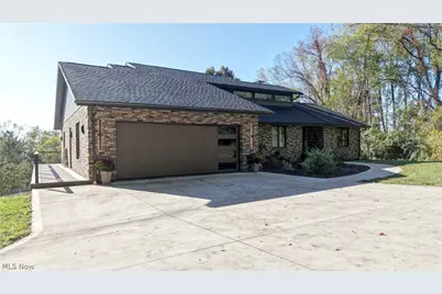 586 Hilan Avenue SW, New Philadelphia, OH 44663 - Photo 1