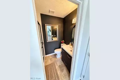8609 Scenicview Drive #201, Grandview Heights, OH 44147 - Photo 11
