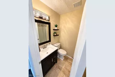 8609 Scenicview Drive #201, Grandview Heights, OH 44147 - Photo 15