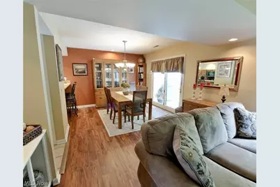 1104 Courtyard Square, Zanesville, OH 43701 - Photo 5