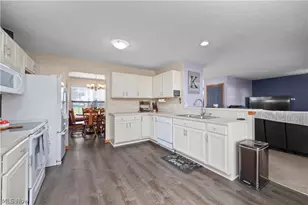 3950 Martin's Run Dr, Lorain, OH 44053 - Photo 11