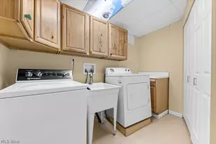 1395 S Azalea Blvd, Barberton, OH 44203 - Photo 37