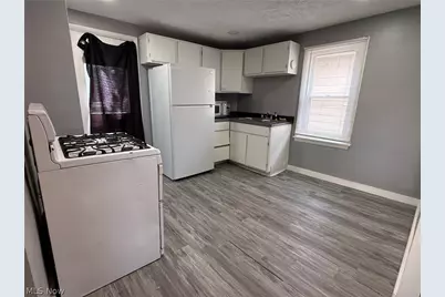 190 E Mapledale Avenue, Akron, OH 44301 - Photo 3