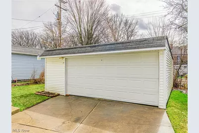 15606 Scottsdale Boulevard, Huber Heights, OH 44120 - Photo 3