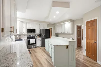 9020 Humberside Avenue NW, North Canton, OH 44720 - Photo 7
