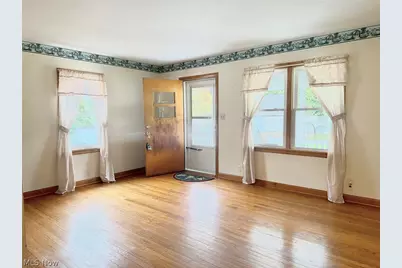 139 S Moravian Avenue, Gnadenhutten, OH 44629 - Photo 9