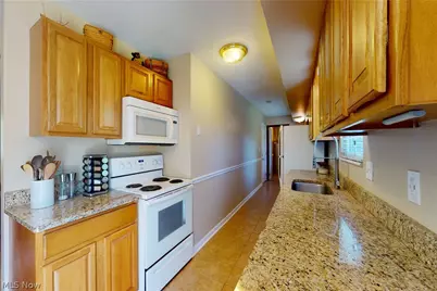 8785 Eastbrook Circle, Chagrin Falls, OH 44023 - Photo 13