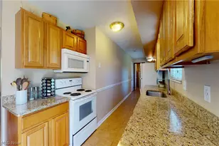 8785 Eastbrook Cir, Chagrin Falls, OH 44023 - Photo 13