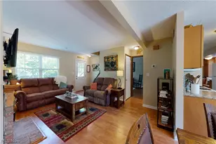 8785 Eastbrook Cir, Chagrin Falls, OH 44023 - Photo 3