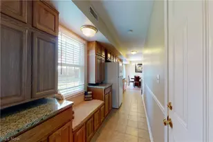 8785 Eastbrook Cir, Chagrin Falls, OH 44023 - Photo 17