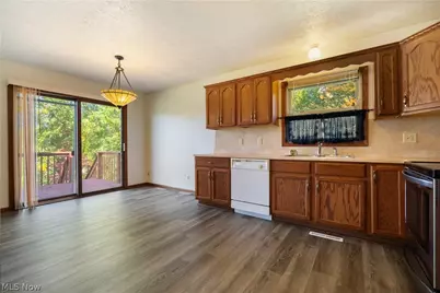1301 Greenridge Drive NE, Massillon, OH 44646 - Photo 7