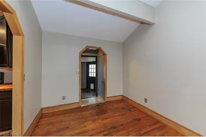 916 West Drive, Sheffield Lake, OH 44054 - Photo 7