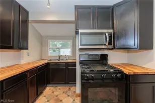 916 West Dr, Sheffield Lake, OH 44054 - Photo 17