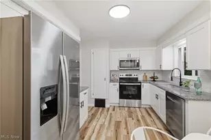 1055 Seward Ave, Akron, OH 44320 - Photo 3