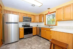 2207 Robinhood Dr, Wooster, OH 44691 - Photo 11