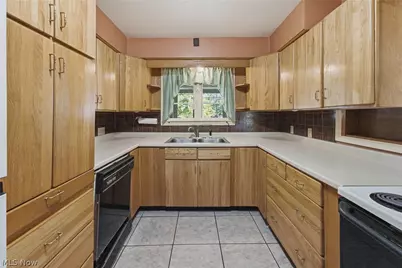 1315 Grove Street NE, Canton, OH 44721 - Photo 7