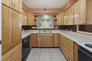 1315 Grove St NE, Canton, OH 44721 - Photo 7