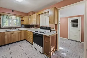 1315 Grove St NE, Canton, OH 44721 - Photo 9