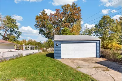 12504 Carrington Avenue, Loveland, OH 44135 - Photo 5