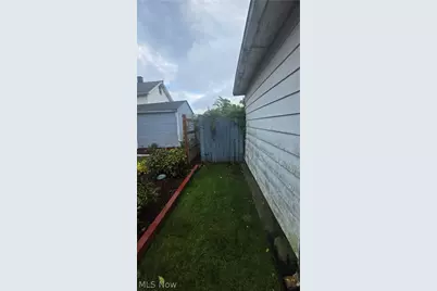 1627 Bonnot Place NE, Canton, OH 44705 - Photo 9