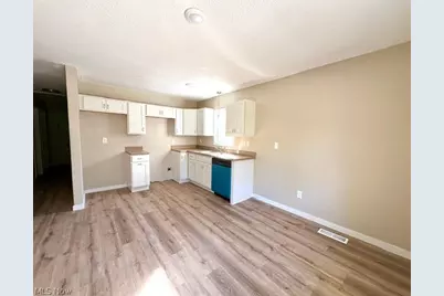 2193 33rd Street E, Loveland, OH 44115 - Photo 5