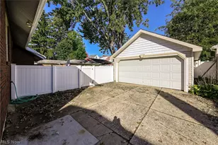 339 E Ford Ave, Barberton, OH 44203 - Photo 29