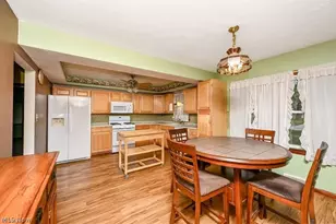490 Bonshire Rd, Akron, OH 44319 - Photo 3