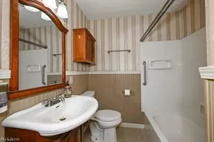 490 Bonshire Rd, Akron, OH 44319 - Photo 9