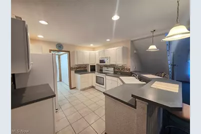 1425 Laurenbrook Lane NE, Massillon, OH 44646 - Photo 9