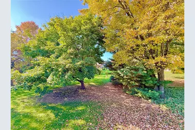 6899 Corrine Drive NW, Canton, OH 44718 - Photo 5