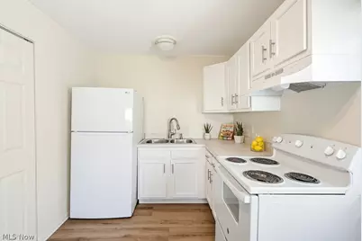 672-674 Bettes Avenue, Akron, OH 44310 - Photo 11