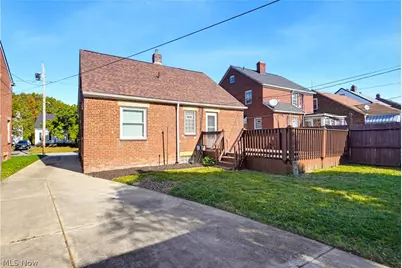16220 Throckley Avenue, Loveland, OH 44128 - Photo 3