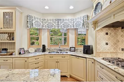 8650 Treetop Trail, Grandview Heights, OH 44147 - Photo 17
