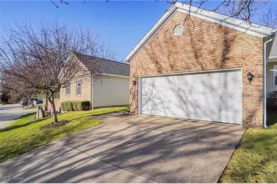 1718 N Pointe Drive NW, Canton, OH 44708 - Photo 1